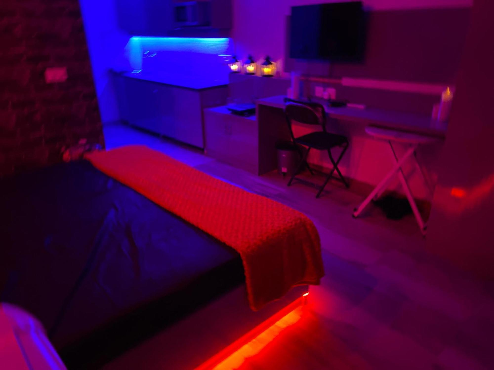 Kinky Dark Rooms Велика Нойда Екстер'єр фото